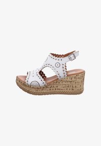 Босоножки на танкетке Босоножки на танкетке