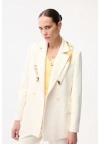 Длинный блейзер