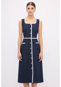 Джинсовый комбинезон