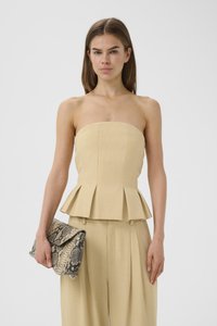 Топ без бретелек