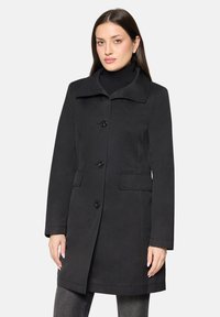 Короткое пальто