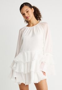 Короткое платье