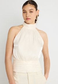 Блузка без рукавов