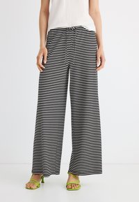 Спортивные штаны