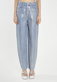 Свободные джинсы