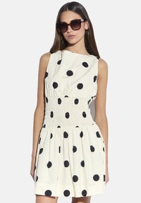 Короткое платье