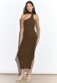 Вязаное платье