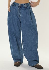 Джинсовый комбинезон