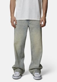 Свободные джинсы