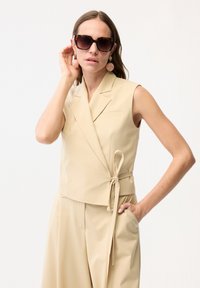 Жилет Жилет