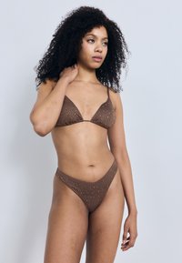 Треугольное бикини