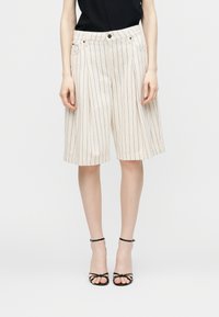 Шорты Шорты