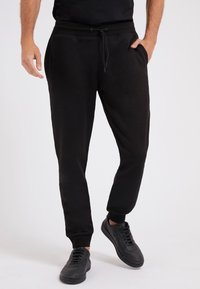 Спортивные штаны