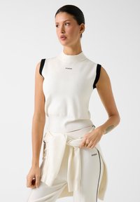 Пуловер без рукавов