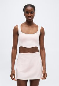 Спортивный топ Спортивный топ