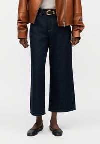 Короткие джинсы Короткие джинсы