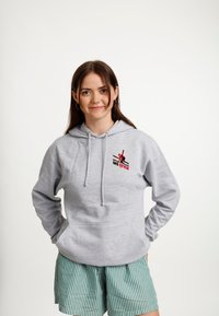 Пуловер с капюшоном Пуловер с капюшоном