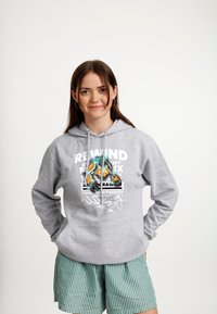 Пуловер с капюшоном Пуловер с капюшоном