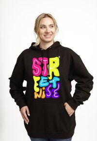 Пуловер с капюшоном Пуловер с капюшоном