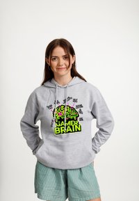 Пуловер с капюшоном Пуловер с капюшоном