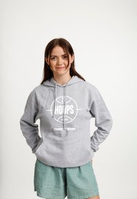 Пуловер с капюшоном Пуловер с капюшоном