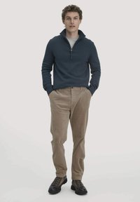 Вельветовые брюки