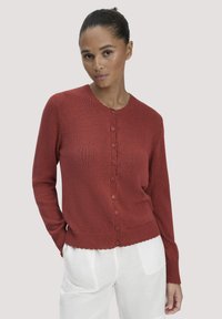 Вязаная кофта