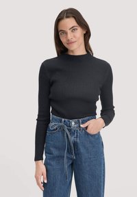 Пуловер Пуловер