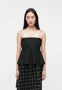 Топ на бретельках