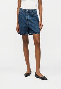 Джинсовые шорты