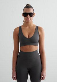 Спортивный бюстгальтер