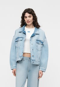 Джинсовая куртка