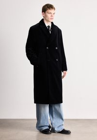 Шерстяное пальто