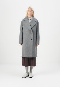 Шерстяное пальто Шерстяное пальто