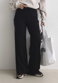 Спортивные штаны