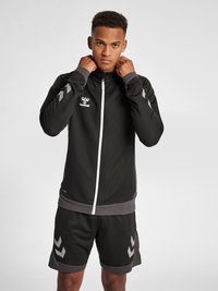 Спортивная куртка