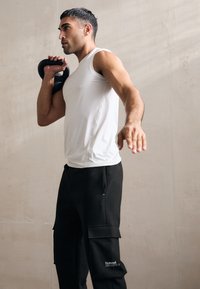 Спортивные штаны Спортивные штаны