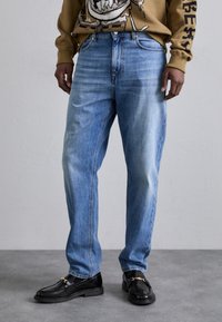 Прямые джинсы Прямые джинсы