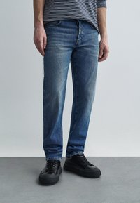 Прямые джинсы Прямые джинсы