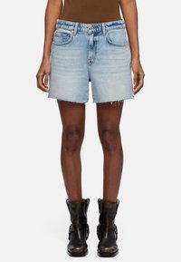 Джинсовые шорты