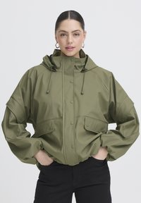 Куртка с накладнымит карманами