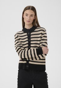 Вязаная кофта Вязаная кофта