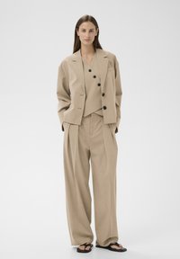 Жилет Жилет