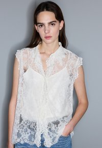Кружевная блузка