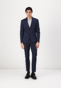 Костюм Костюм