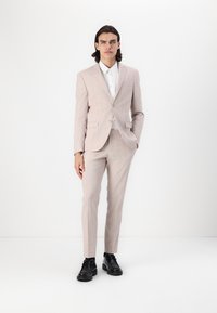 Костюм Костюм