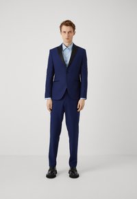 Костюм Костюм