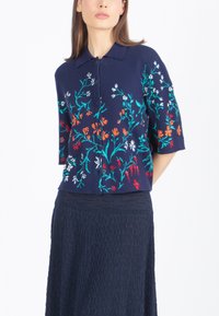 Вязаная кофта