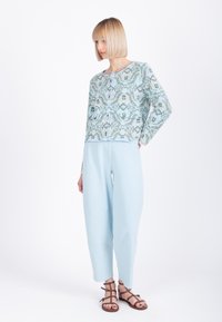 Вязаная кофта