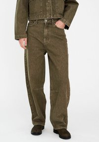 Свободные джинсы